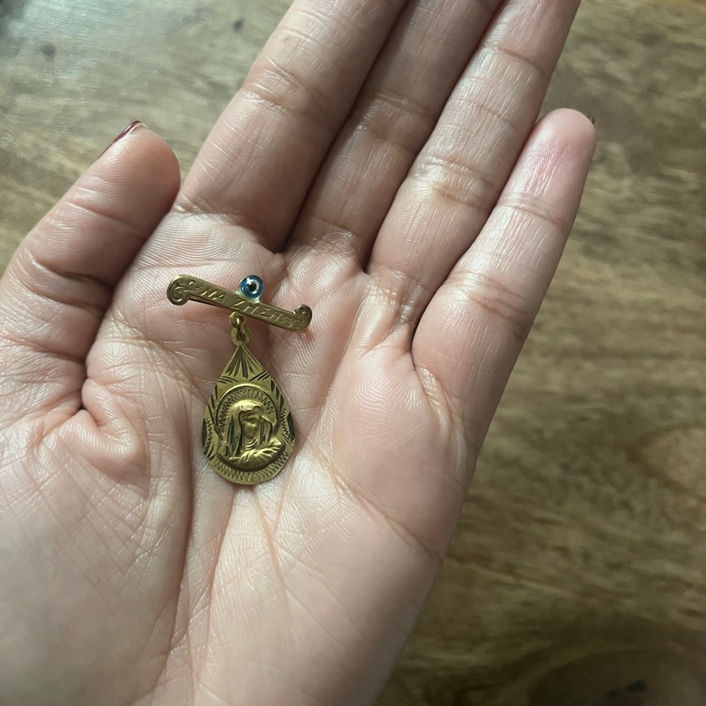 15ct Vintage Gold Madonna Brooch Na Zheh Jewelry